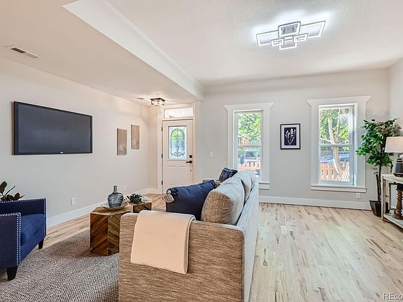 4th image of 2539 Glenarm Place