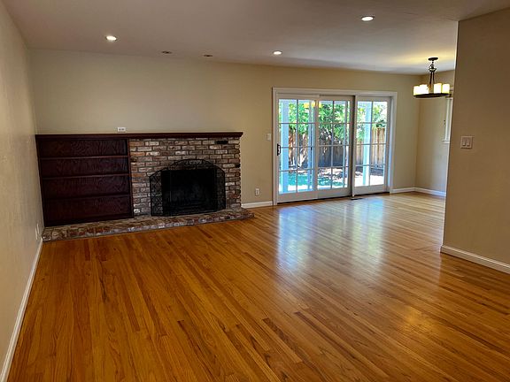 Spacious living room for future furniture.