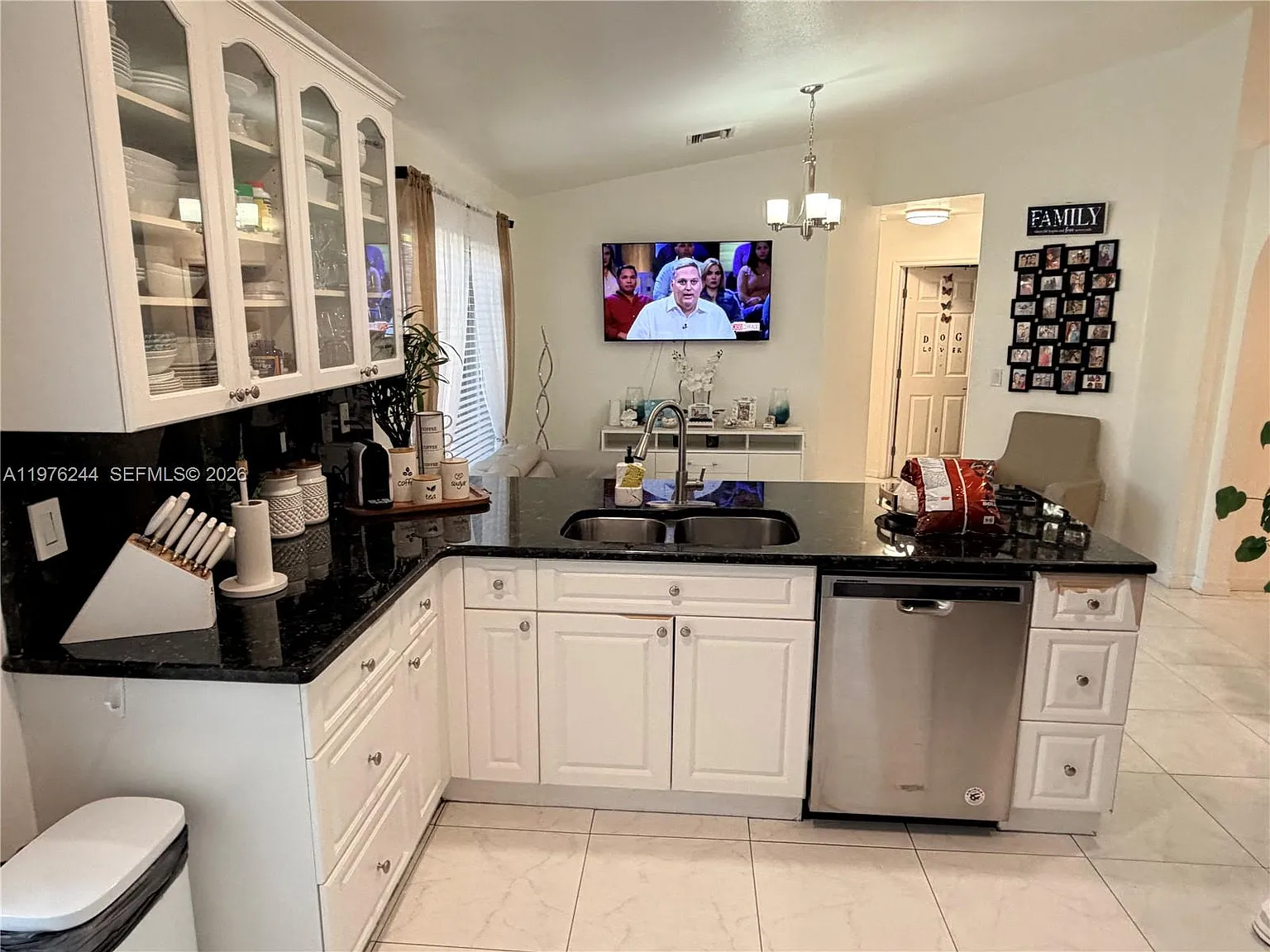 3 bed, 2.0 bath, $3,300 — Photo 4