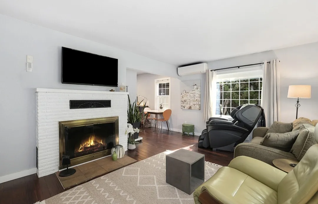 2 bed, 768 sqft, $2,400 — Photo 4