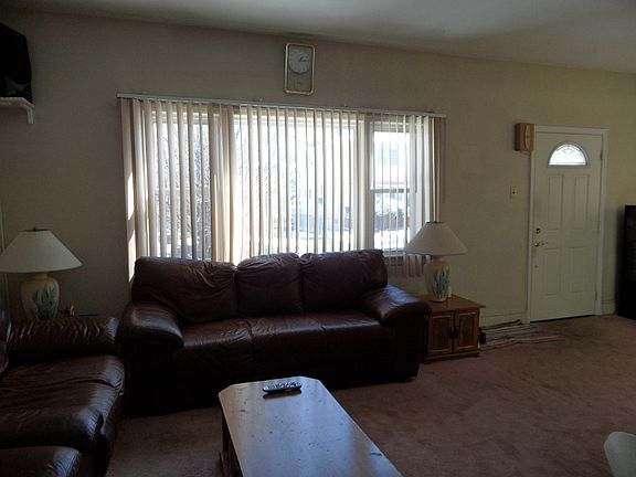 LR hardwood fl under carpet