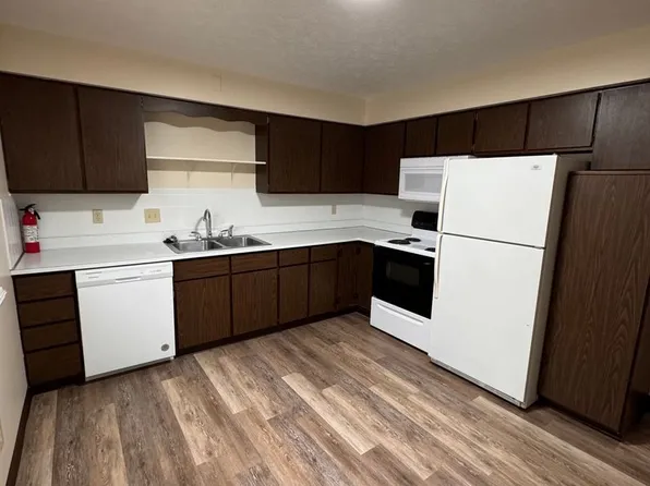 Patricia Drive, 1132 Patricia Dr #1136, Girard, OH 44420