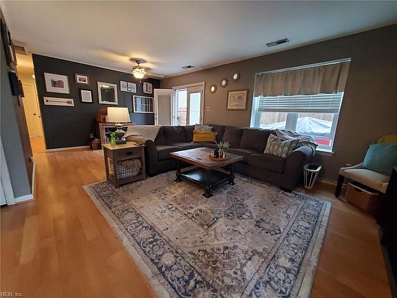 3rd image of 5144 Evesham Dr