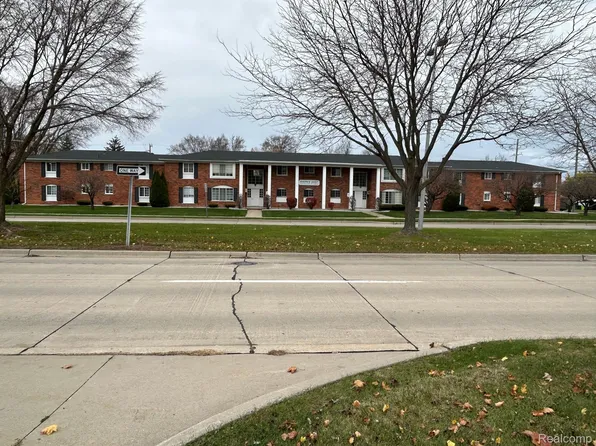 22021 E Eleven Mile Rd #11, Saint Clair Shores, MI 48081