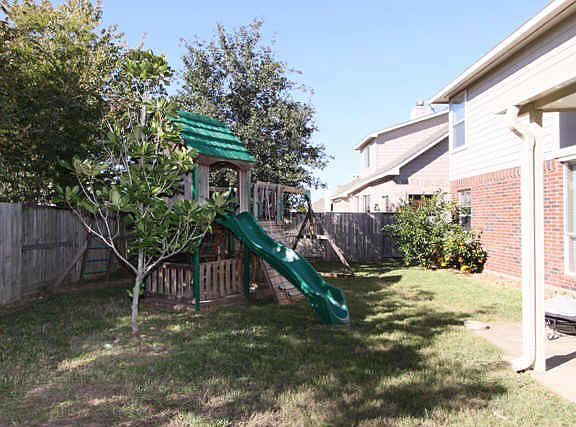  Fenced backyard waiting for your next BBQ