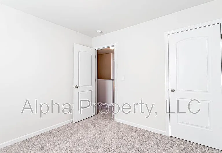 207 Long Grove Ln — Photo 13