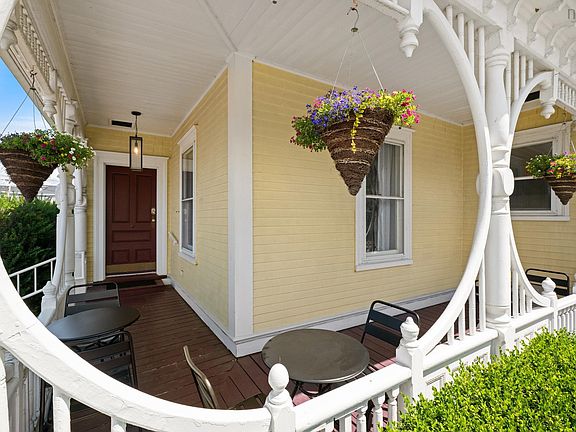 3rd image of 558 Main St