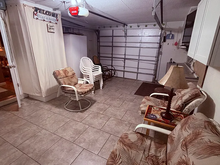 4923 Genesis Ave — Photo 32