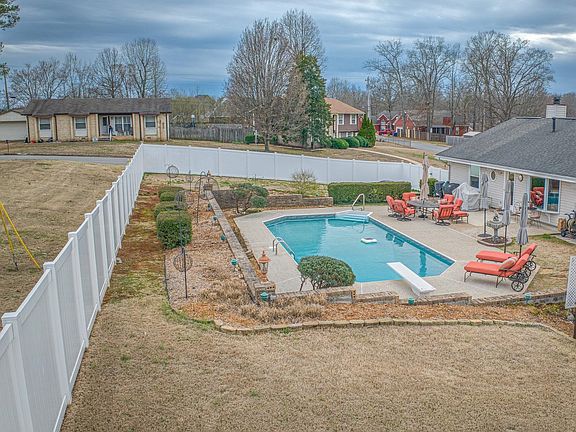 4th image of 102 Caldwell Dr