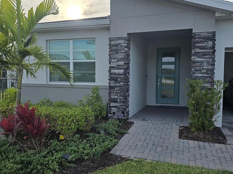 10495 SW Orana Dr — Photo 1