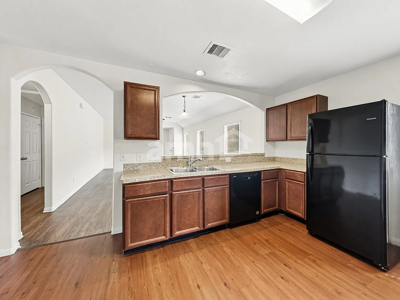 3 bed, 2.0 bath, 1407 sqft, $1,760 — Photo 4