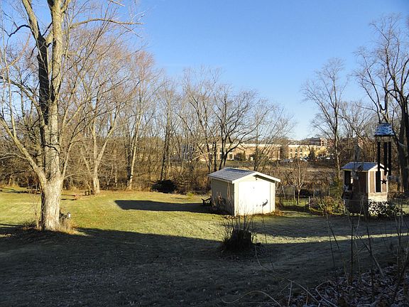 5th image of 326 W Sumner St #328