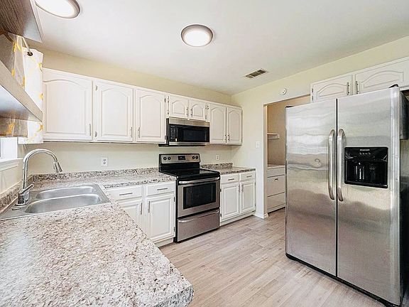 3rd image of 6414 Creekbend Ct