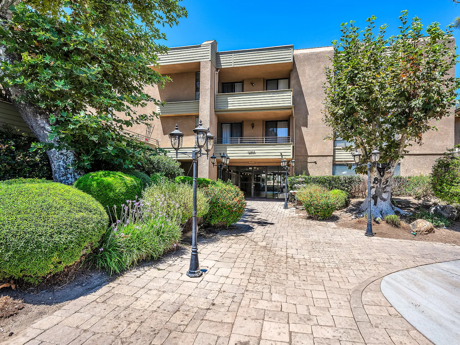2 bed, 1218 sqft, $2,900 — Photo 1
