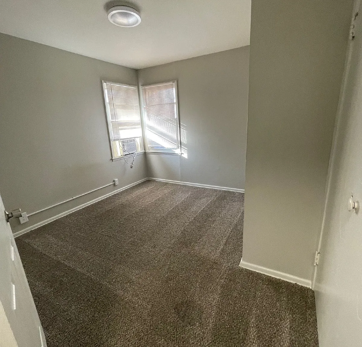 2 bed, 1.0 bath, 727 sqft, $750 — Photo 2