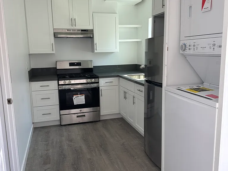 483 E Osgood St #C — Photo 4