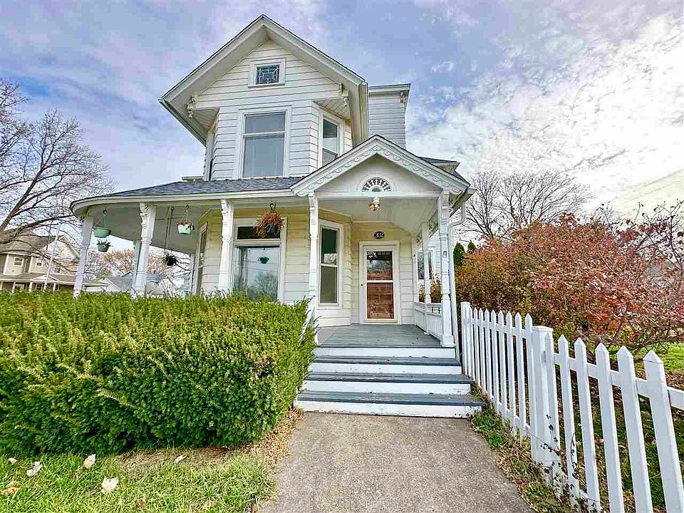 1st image of 302 S D Ave