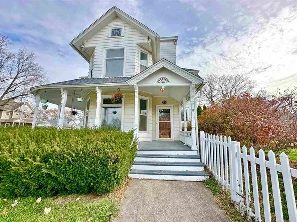 302 S D Ave, Washington, IA 52353