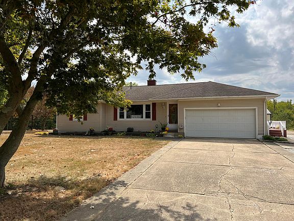 3rd image of 2161 Rainbow Dr NE