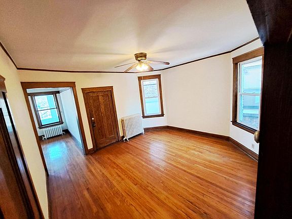 3rd image of 4448 N Sacramento Ave #2
