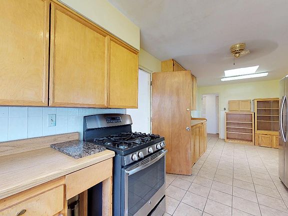 5th image of 610 Palisades Dr NW