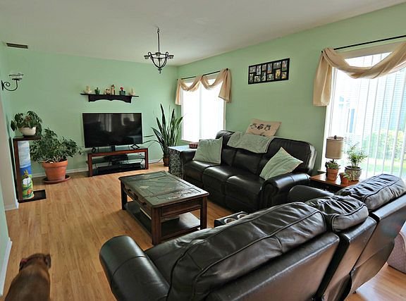 3rd image of 2462 Applewood Ln #1