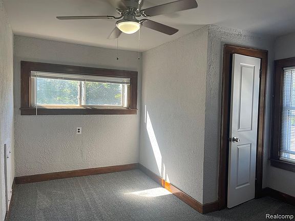 5th image of 1438 E Pearl Ave