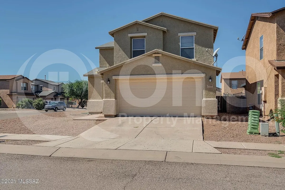 3 bed, 3.0 bath, 1857 sqft, $1,825 — Photo 2