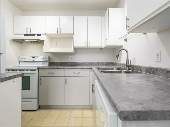 123 Back Rd #202, Courtenay, BC V9N 3W5