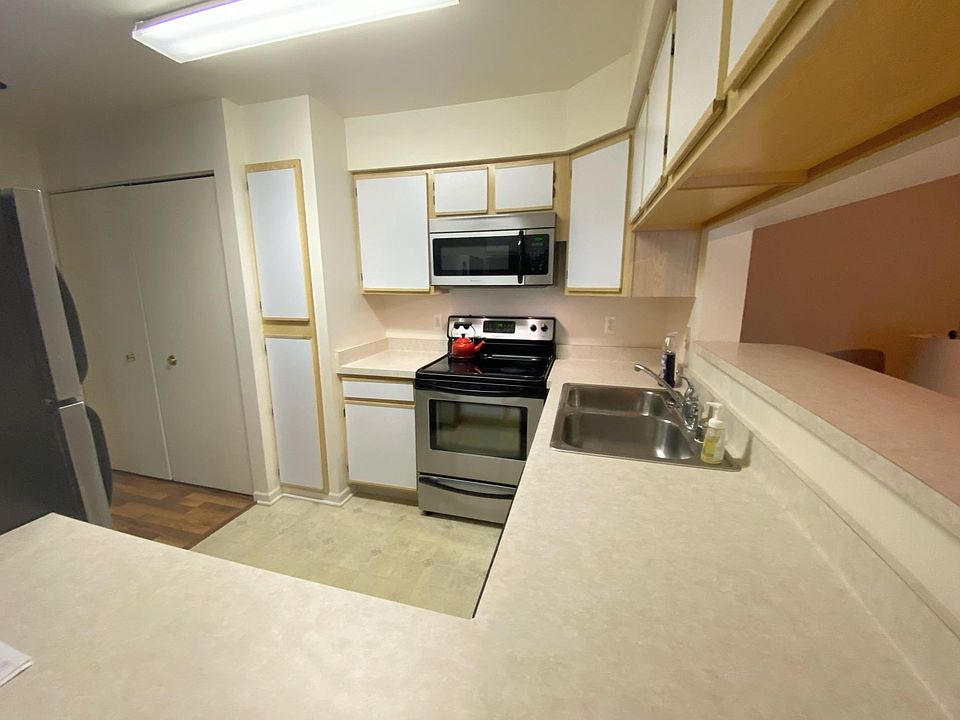 1st image of 909 Harbor House Dr Unit 7