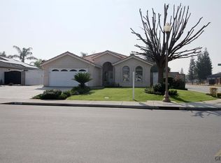 9817 Mona Lisa Ln, Bakersfield, CA 93312