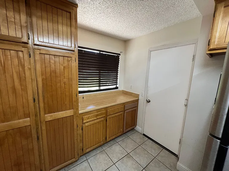 406 Coronado Dr — Photo 10