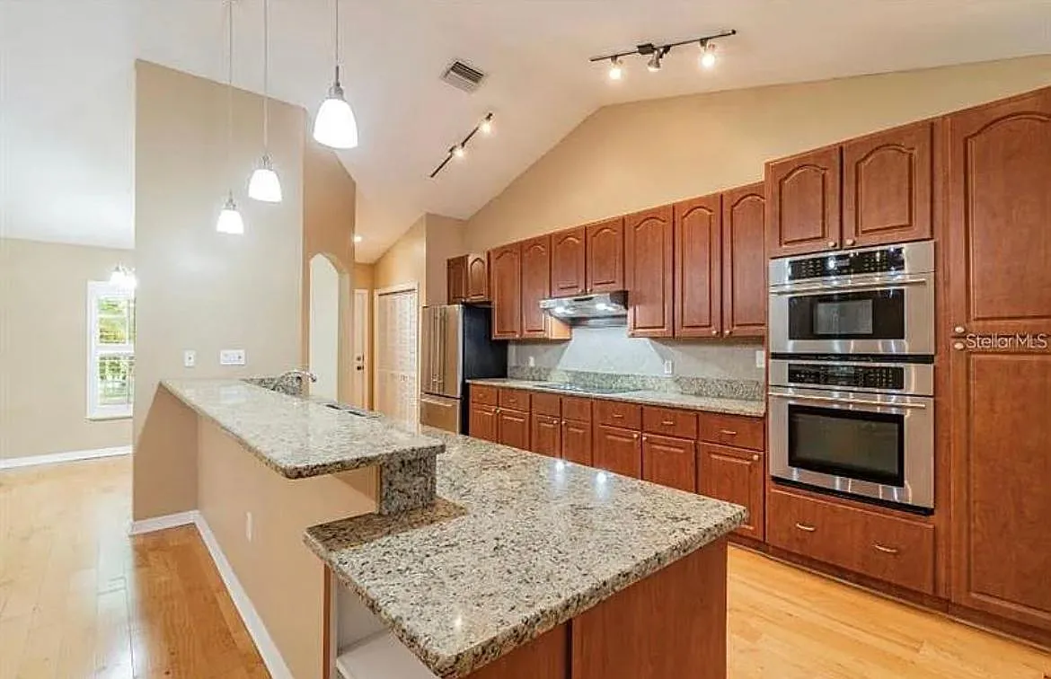 4 bed, 1890 sqft, $3,150 — Photo 4