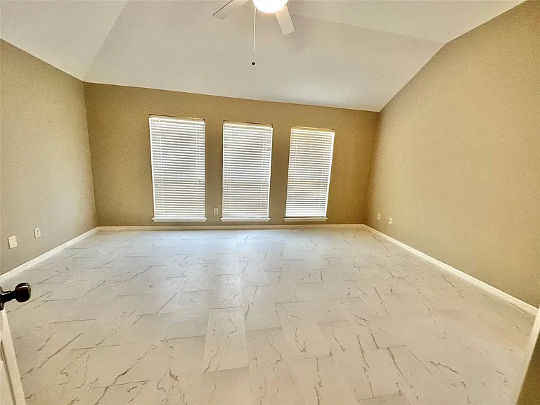 20902 Avery Cove Ln — Photo 9
