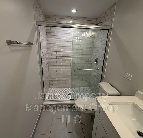 6325 N Richmond St — Photo 11