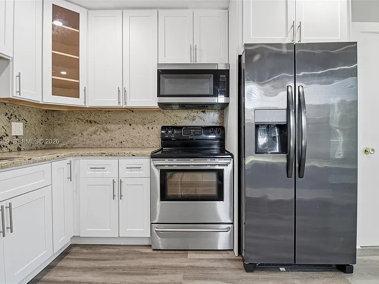 610 SW 2nd Ave #1 — Photo 12