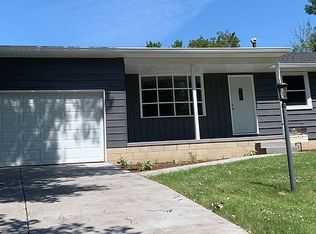 3526 N Elmcroft Ter, Peoria, IL 61604