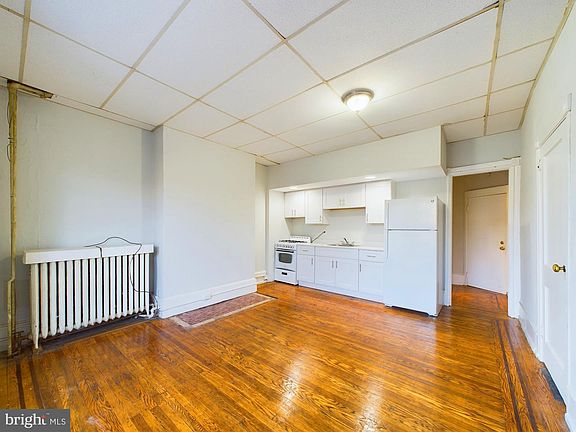 2nd image of 4408 Locust St