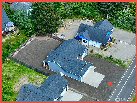 5th image of 172 Pacific Boulevard NW