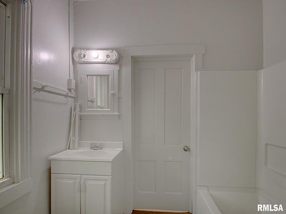 5th image of 537 Locust St