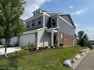 297 Strawberry Dr, Rochester Hills, MI 48307