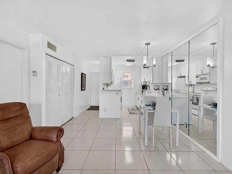 550 SW 2nd Ave #125 — Photo 7