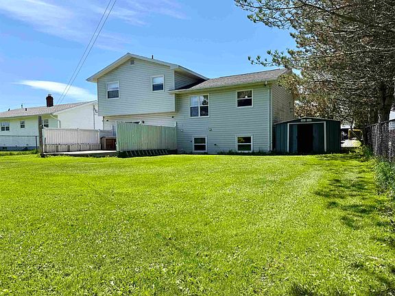 3rd image of 18 Fletcher Dr
