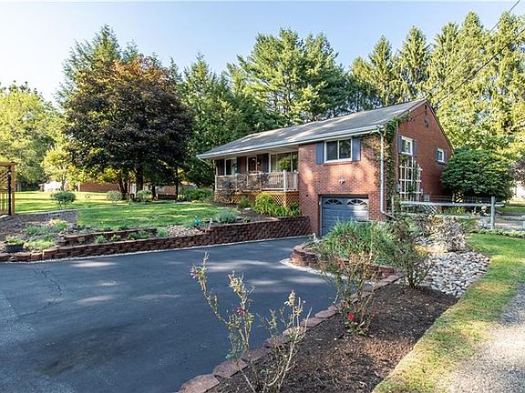 2nd image of 4704 Stewart Ct