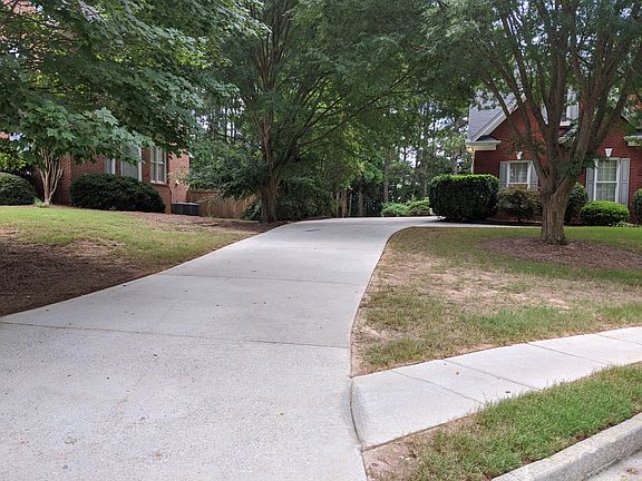 2nd image of 880 Rose Brooke Dr