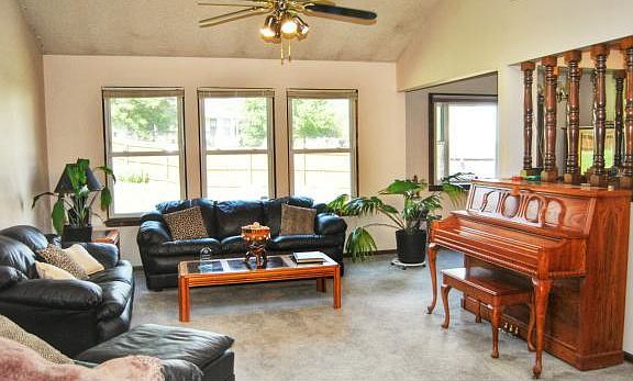 4th image of 6023 Euclid Ave