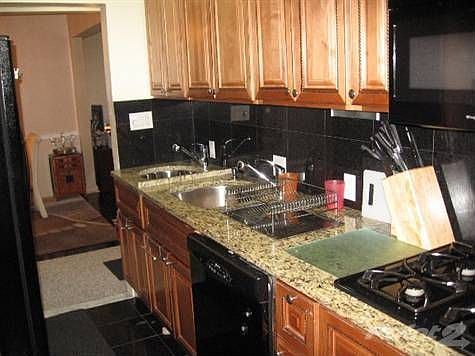 Double Sinks, 2 Ovens, Dishwasher and...