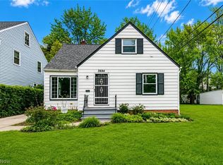 3694 Grosvenor Rd, Cleveland Heights, OH 44118