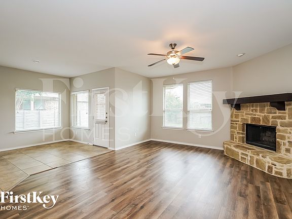 4th image of 1724 Henderson Dr