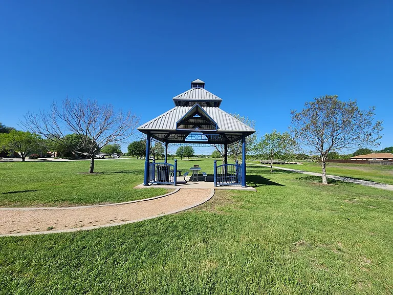 1642 W County Line Rd — Photo 31